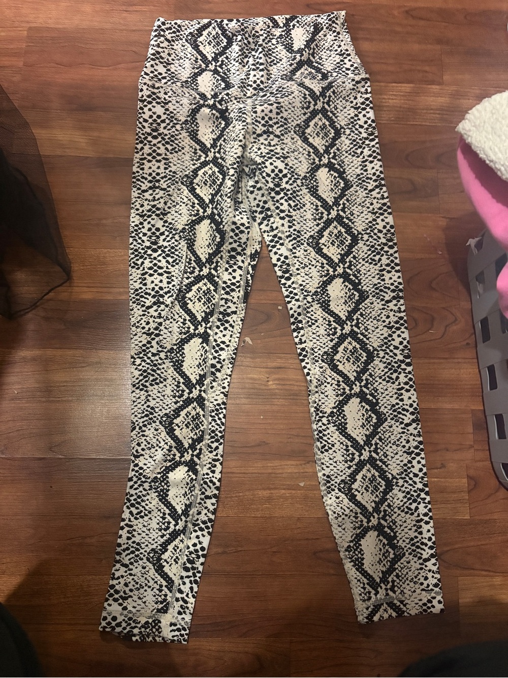 High-Rise Snake-Print Leggings in Black & White